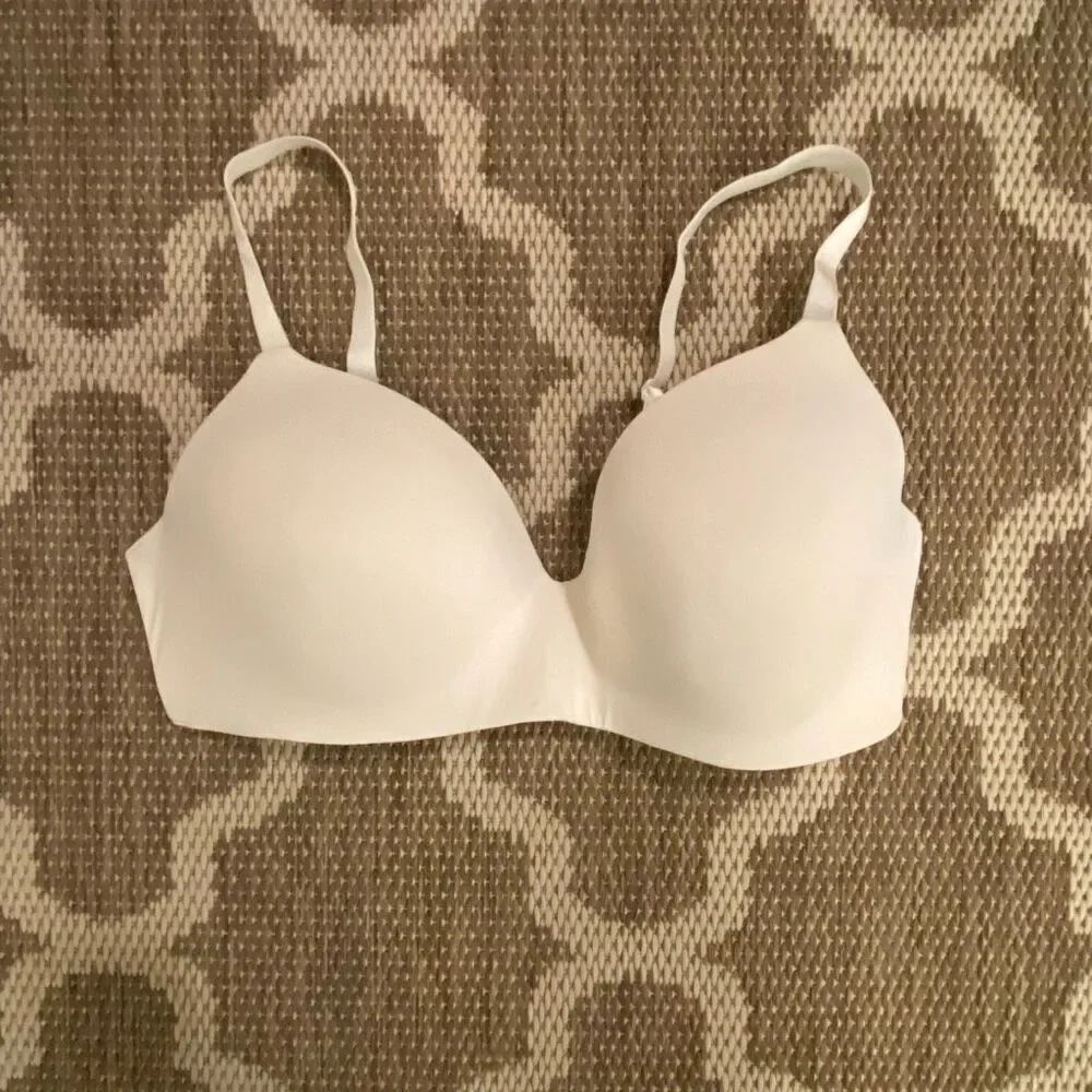 Victoria’s  secret T-shirt lightly lined wireless bra size 38DD